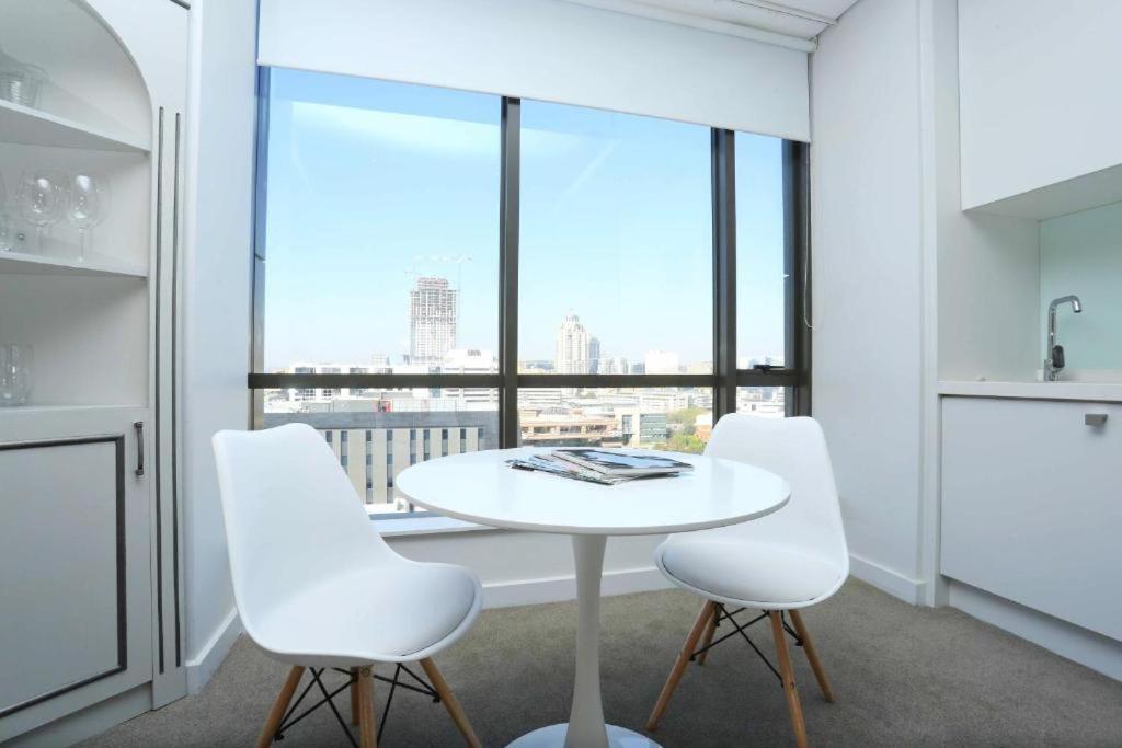 Sandton Skye Apartments ヨハネスブルグ エクステリア 写真