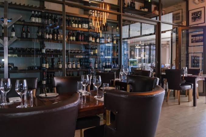 Sandton Skye Apartments ヨハネスブルグ エクステリア 写真