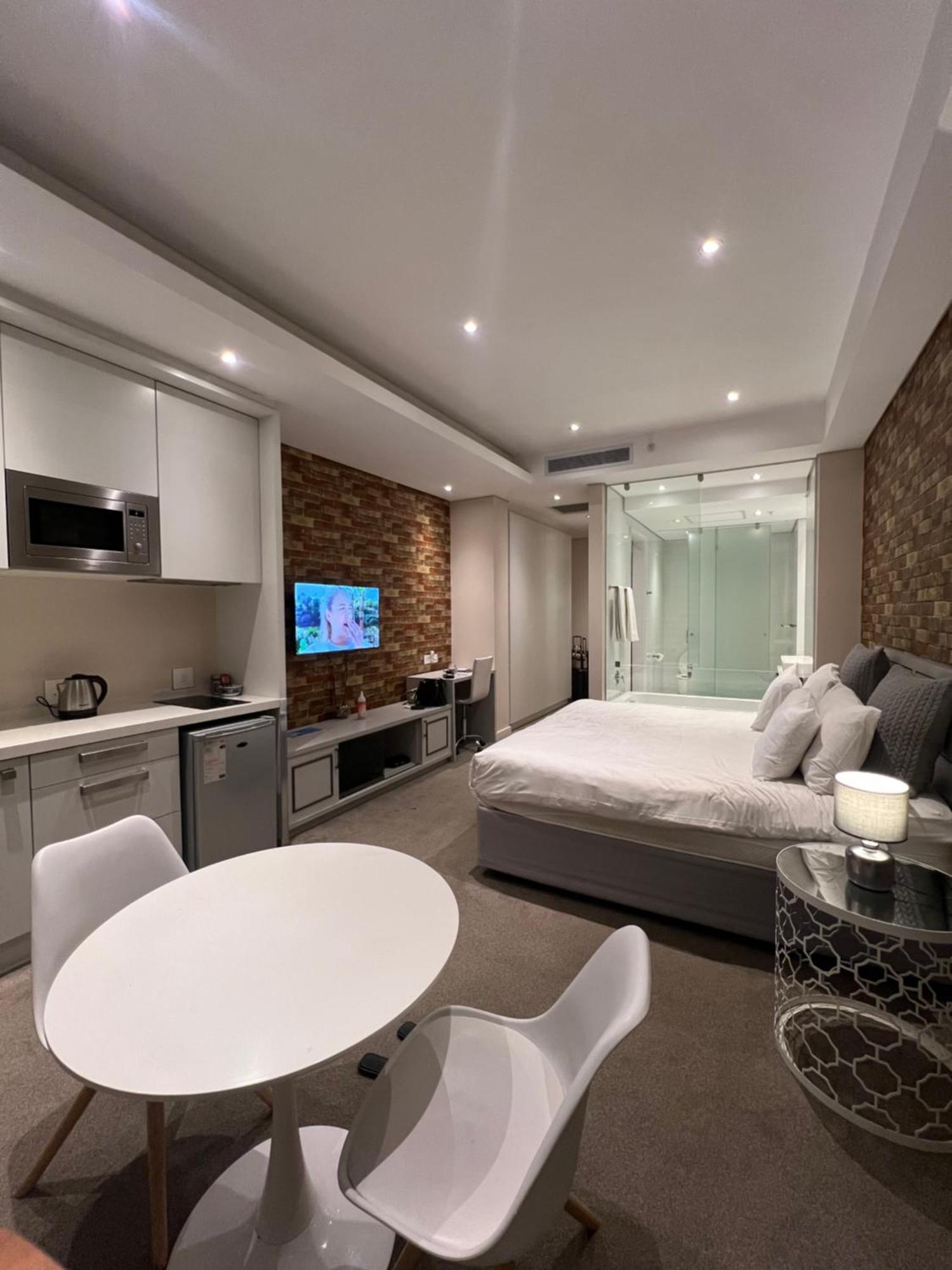 Sandton Skye Apartments ヨハネスブルグ エクステリア 写真
